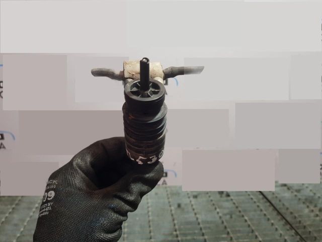 bontott MITSUBISHI OUTLANDER Első Ablakmosó Szivattyú