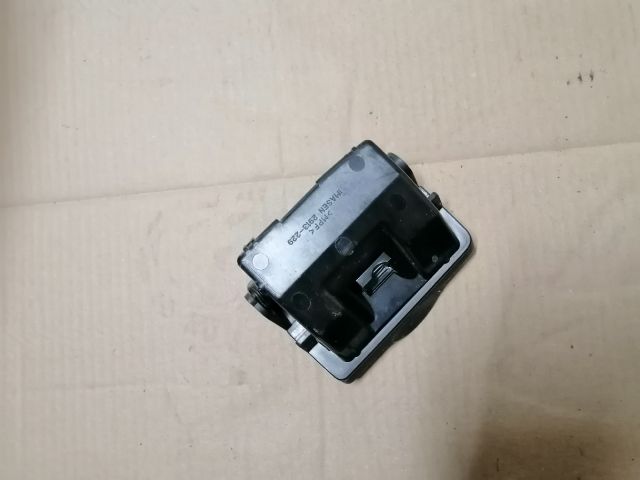 bontott MITSUBISHI OUTLANDER Első Hamutartó