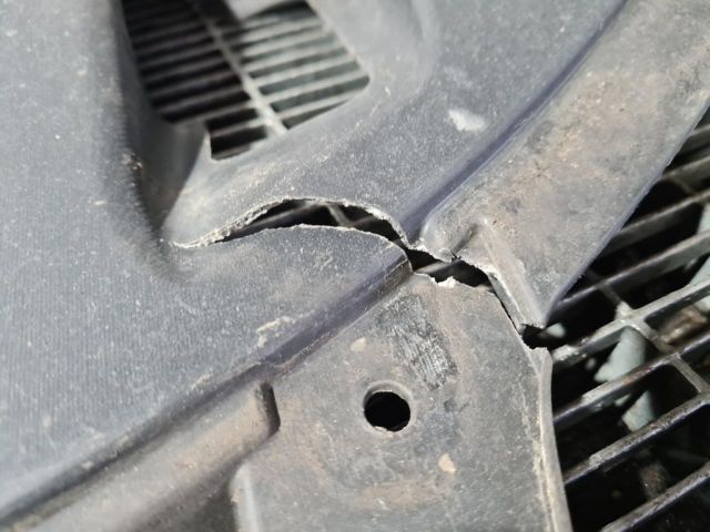 bontott MITSUBISHI OUTLANDER Első Koptató