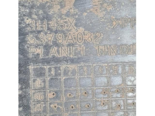 bontott MITSUBISHI OUTLANDER Első Koptató