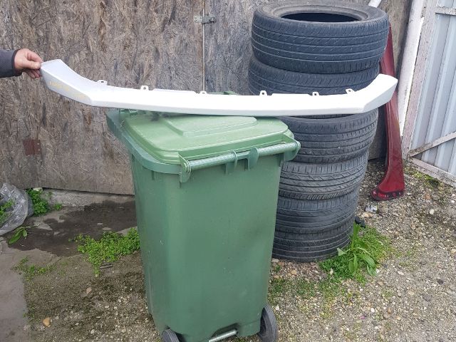 bontott MITSUBISHI OUTLANDER Első Lökhárító Alsó (Műanyag)