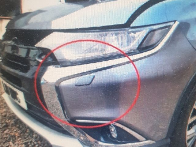 bontott MITSUBISHI OUTLANDER Első Lökhárító Bal Díszrács