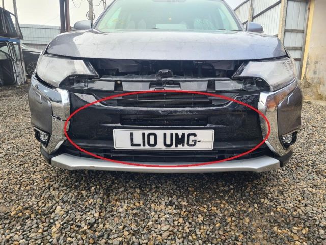 bontott MITSUBISHI OUTLANDER Első Lökhárító Díszléc