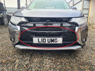 bontott MITSUBISHI OUTLANDER Első Lökhárító Díszléc