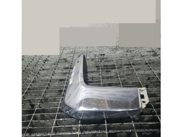 bontott MITSUBISHI OUTLANDER Első Lökhárító Díszléc