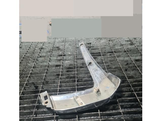 bontott MITSUBISHI OUTLANDER Első Lökhárító Díszléc