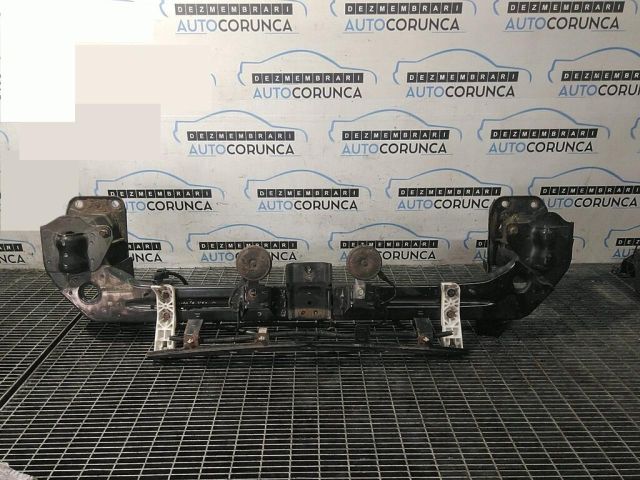 bontott MITSUBISHI OUTLANDER Első Lökhárító Merevítő (Fém)