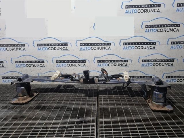 bontott MITSUBISHI OUTLANDER Első Lökhárító Merevítő (Fém)