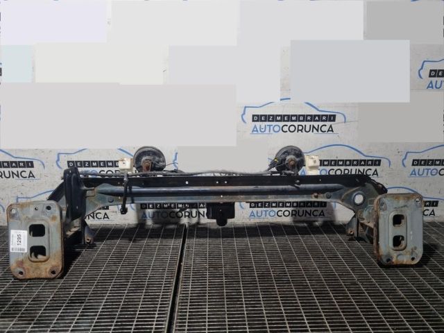 bontott MITSUBISHI OUTLANDER Első Lökhárító Merevítő (Fém)