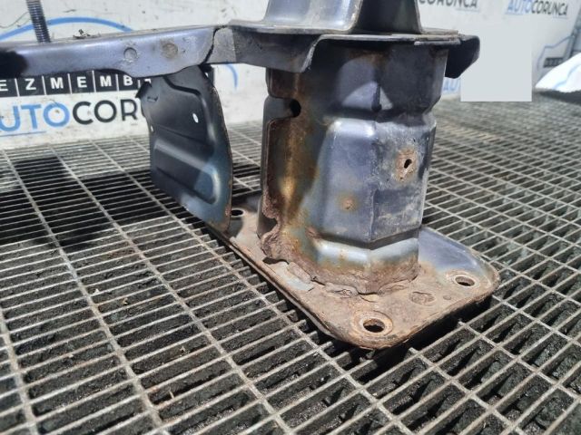 bontott MITSUBISHI OUTLANDER Első Lökhárító Merevítő (Fém)