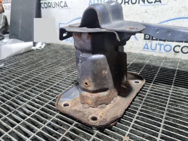 bontott MITSUBISHI OUTLANDER Első Lökhárító Merevítő (Fém)