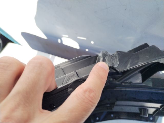 bontott MITSUBISHI OUTLANDER Első Lökhárító (Üresen)