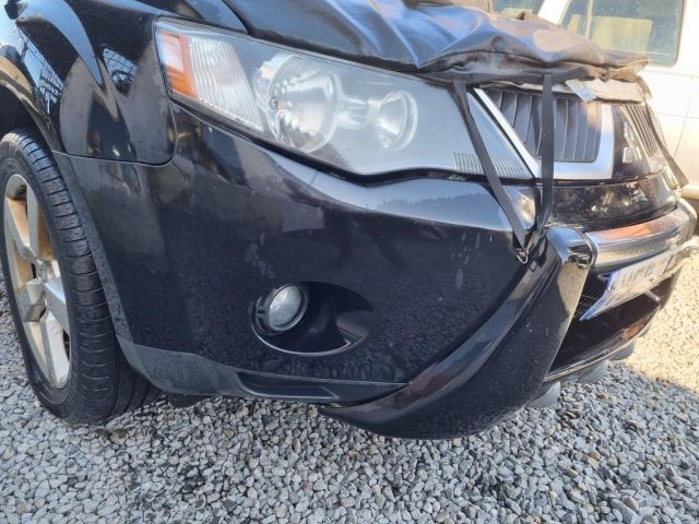 bontott MITSUBISHI OUTLANDER Első Lökhárító (Üresen)