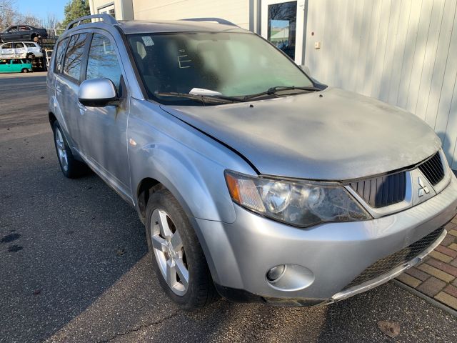 bontott MITSUBISHI OUTLANDER Első Lökhárító (Üresen)