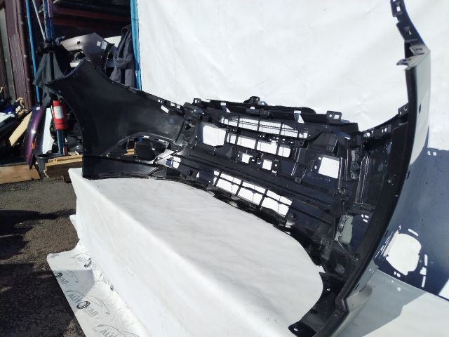 bontott MITSUBISHI OUTLANDER Első Lökhárító (Üresen)