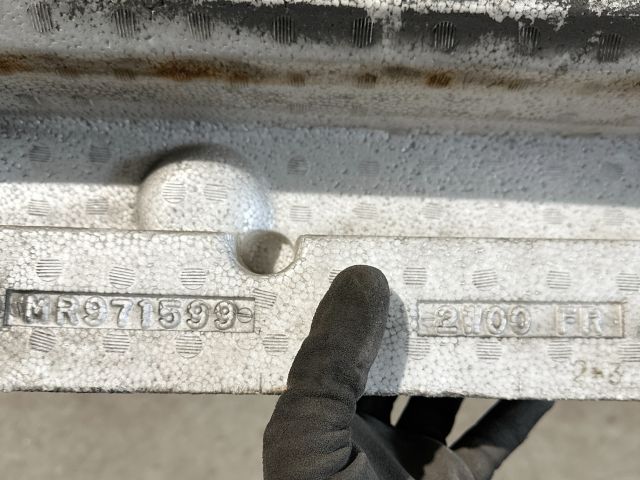 bontott MITSUBISHI OUTLANDER Első Lökhárító Ütközés Elnyelő Hab