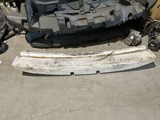 bontott MITSUBISHI OUTLANDER Első Lökhárító Ütközés Elnyelő Hab