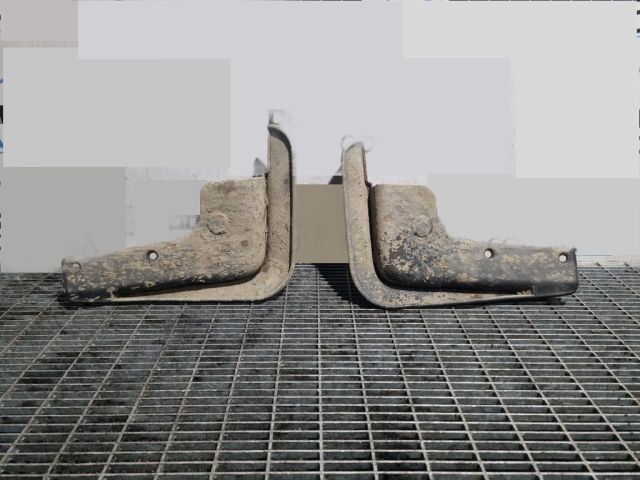 bontott MITSUBISHI OUTLANDER Első Sárvédő Gumi Pár