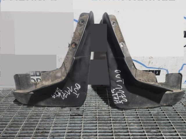 bontott MITSUBISHI OUTLANDER Első Sárvédő Gumi Pár