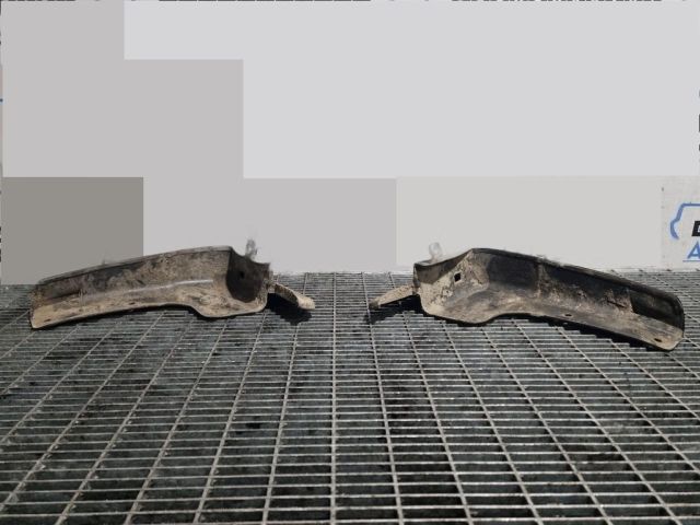 bontott MITSUBISHI OUTLANDER Első Sárvédő Gumi Pár