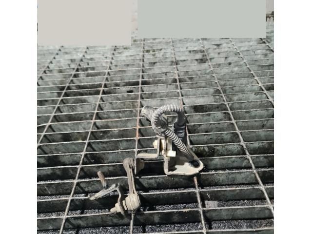 bontott MITSUBISHI OUTLANDER Első Xenon Szintszabályzó Jeladó