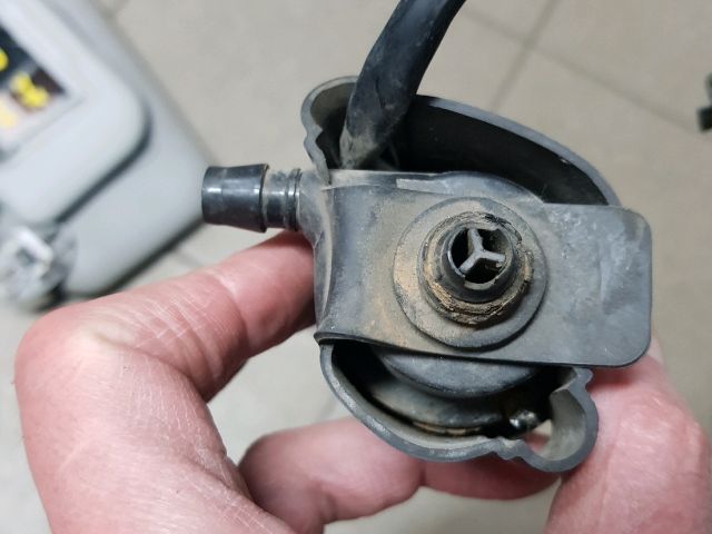 bontott MITSUBISHI OUTLANDER Fényszórómosó Szivattyú