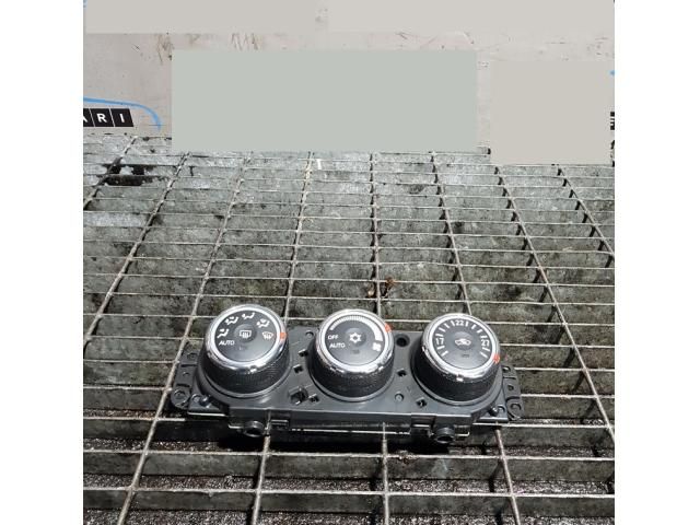 bontott MITSUBISHI OUTLANDER Fűtéskapcsoló