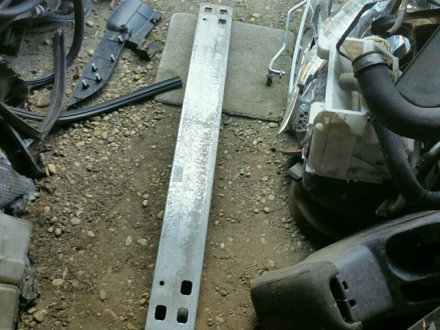 bontott MITSUBISHI OUTLANDER Hátsó Lökhárító Merevítő (Fém)