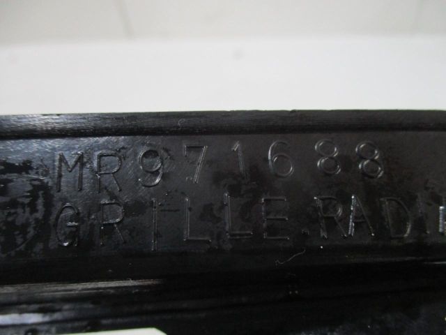 bontott MITSUBISHI OUTLANDER Hűtőrács