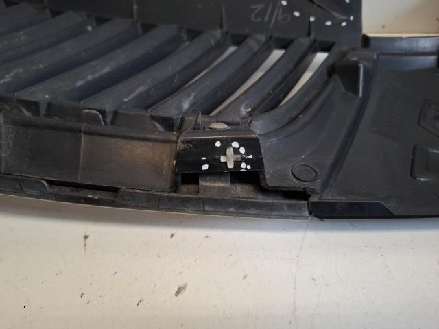 bontott MITSUBISHI OUTLANDER Hűtőrács