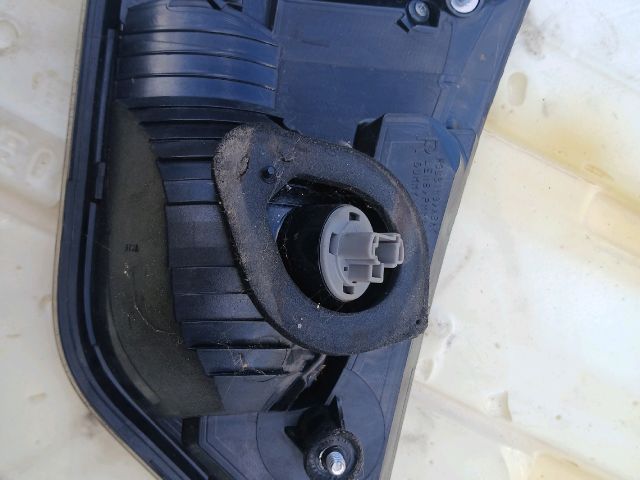 bontott MITSUBISHI OUTLANDER Jobb Belső Hátsó Lámpa