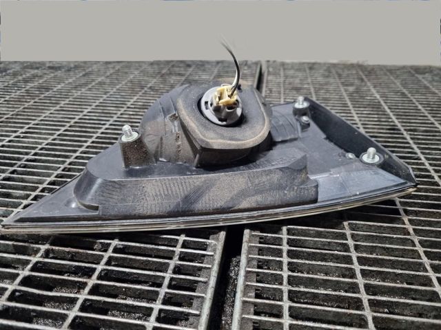 bontott MITSUBISHI OUTLANDER Jobb Belső Hátsó Lámpa