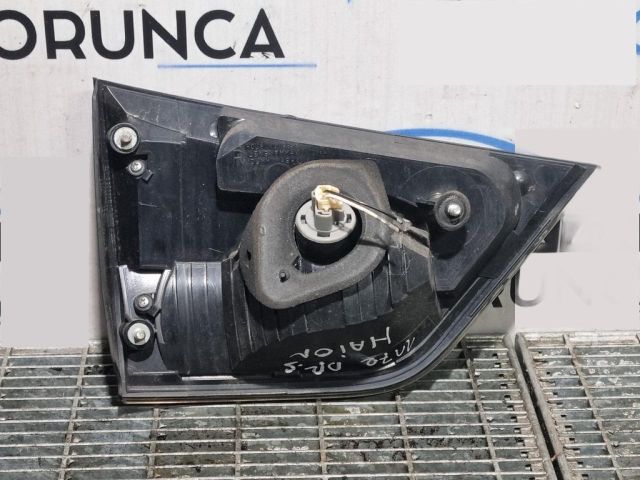 bontott MITSUBISHI OUTLANDER Jobb Belső Hátsó Lámpa