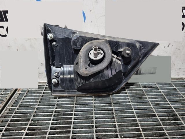 bontott MITSUBISHI OUTLANDER Jobb Belső Hátsó Lámpa