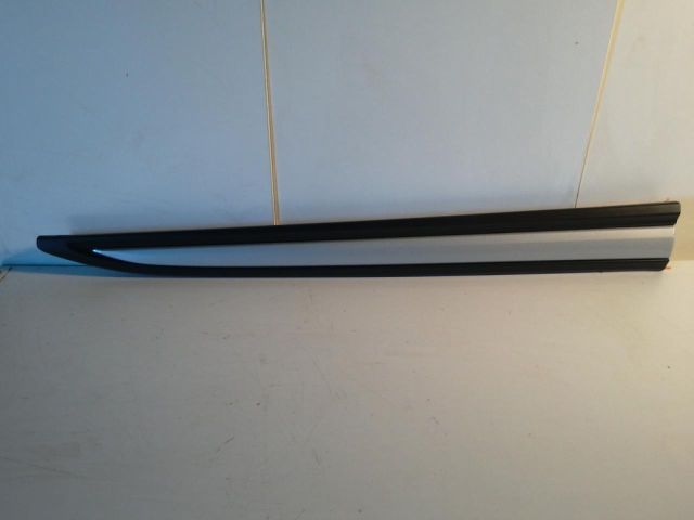 bontott MITSUBISHI OUTLANDER Jobb első Ajtó Díszléc