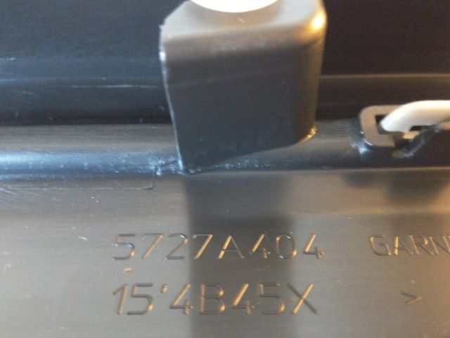 bontott MITSUBISHI OUTLANDER Jobb első Ajtó Díszléc