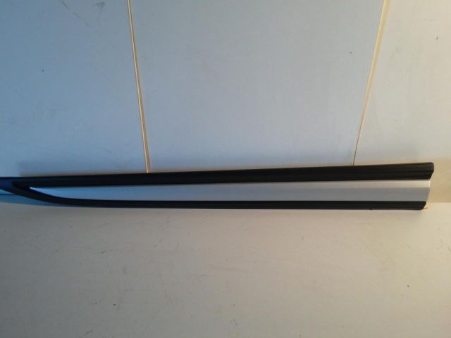 bontott MITSUBISHI OUTLANDER Jobb első Ajtó Díszléc