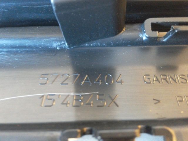 bontott MITSUBISHI OUTLANDER Jobb első Ajtó Díszléc