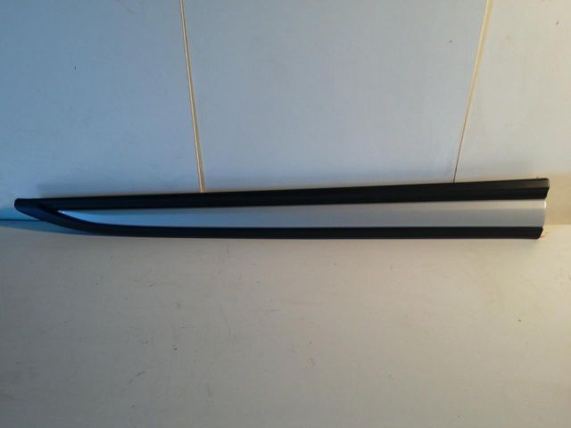 bontott MITSUBISHI OUTLANDER Jobb első Ajtó Díszléc