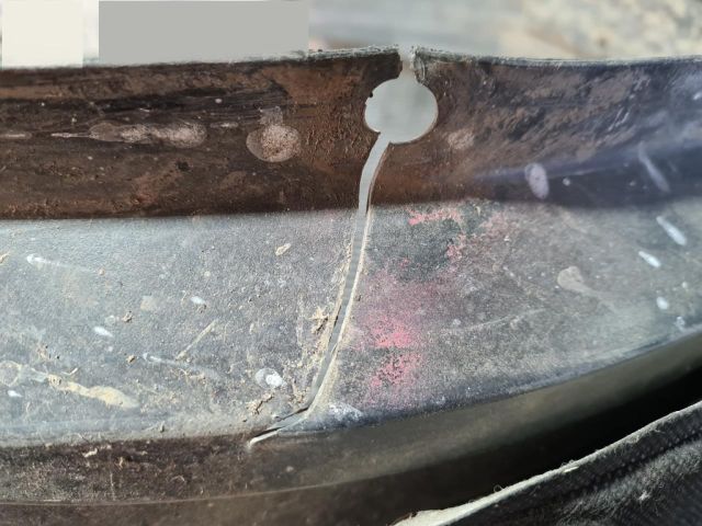 bontott MITSUBISHI OUTLANDER Jobb első Dobbetét (Kerékjárati, Műanyag)