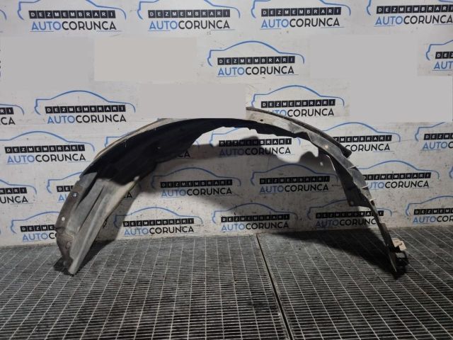 bontott MITSUBISHI OUTLANDER Jobb első Dobbetét (Kerékjárati, Műanyag)