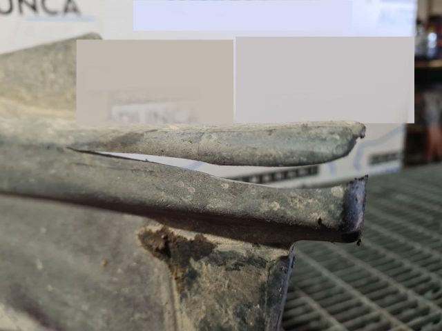 bontott MITSUBISHI OUTLANDER Jobb első Dobbetét (Kerékjárati, Műanyag)