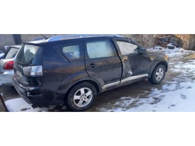 bontott MITSUBISHI OUTLANDER Jobb első Gumikéder