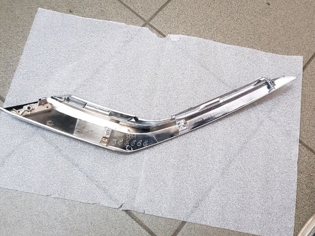 bontott MITSUBISHI OUTLANDER Jobb első Lökhárító Díszléc