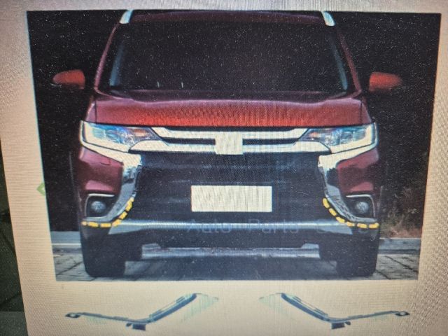 bontott MITSUBISHI OUTLANDER Jobb első Lökhárító Díszléc