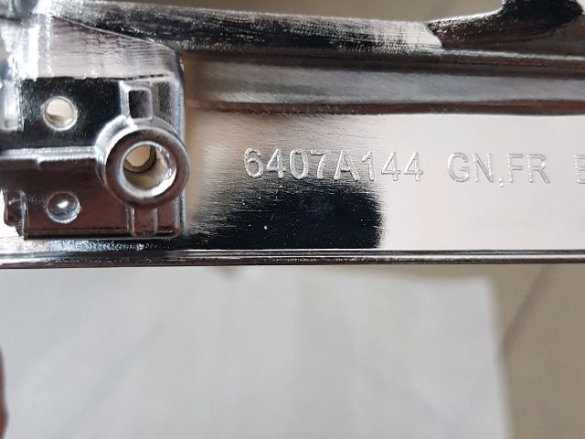 bontott MITSUBISHI OUTLANDER Jobb első Lökhárító Díszléc