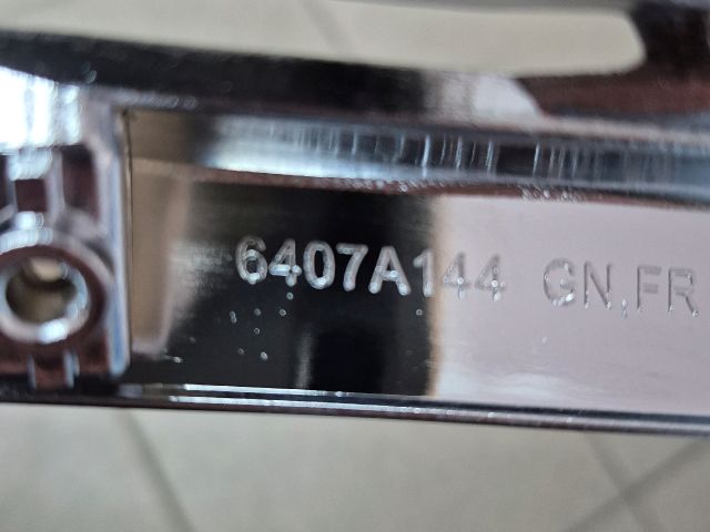 bontott MITSUBISHI OUTLANDER Jobb első Lökhárító Díszléc