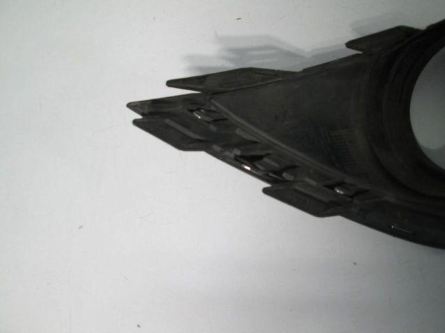 bontott MITSUBISHI OUTLANDER Jobb első Lökhárító Vakborítás