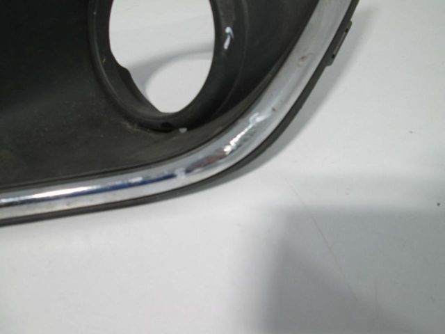 bontott MITSUBISHI OUTLANDER Jobb első Lökhárító Vakborítás