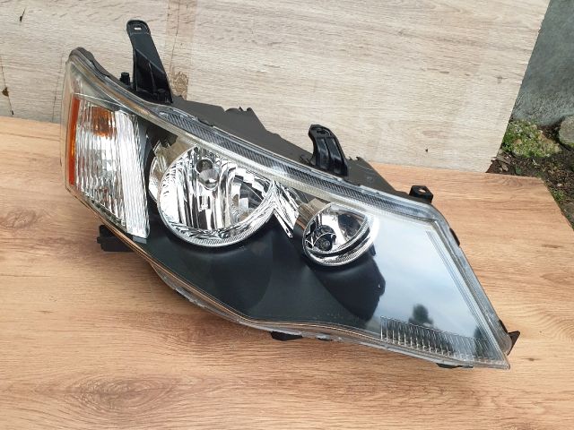 bontott MITSUBISHI OUTLANDER Jobb Fényszóró